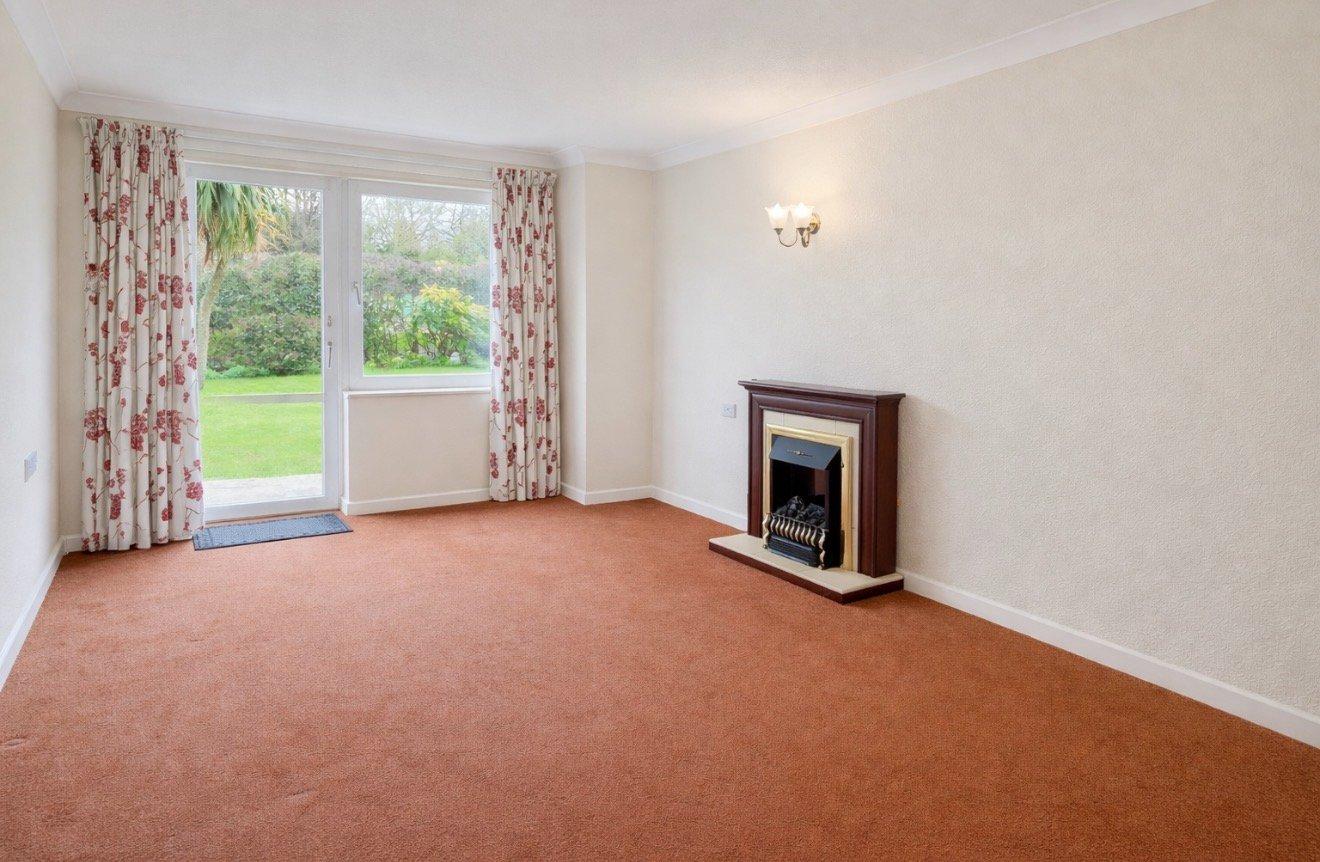 Retirement Property Over 60's - LET AGREED - Image 5