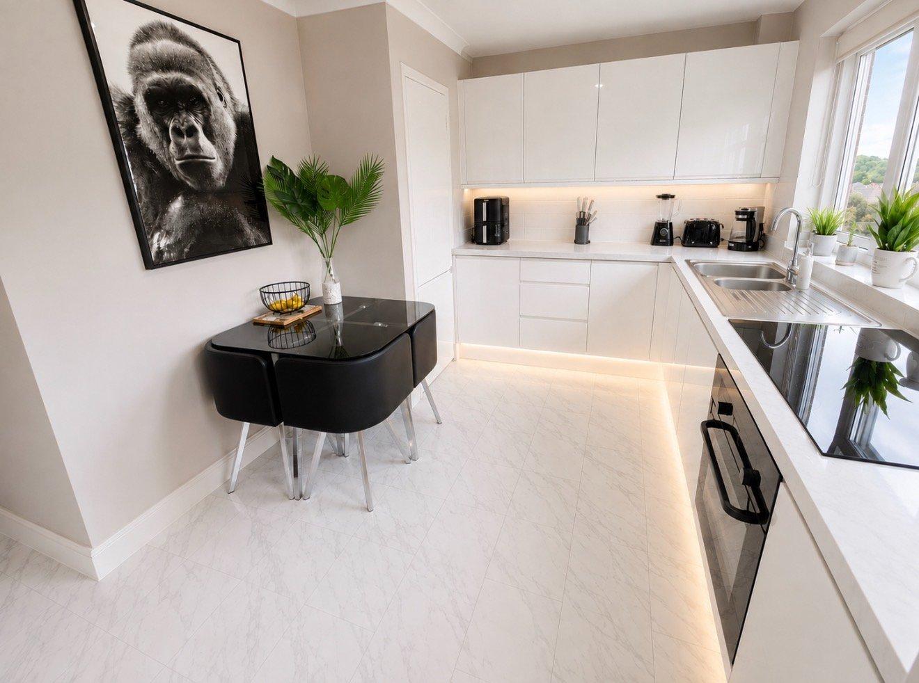 Highview Court, High Road, Loughton - Image 10