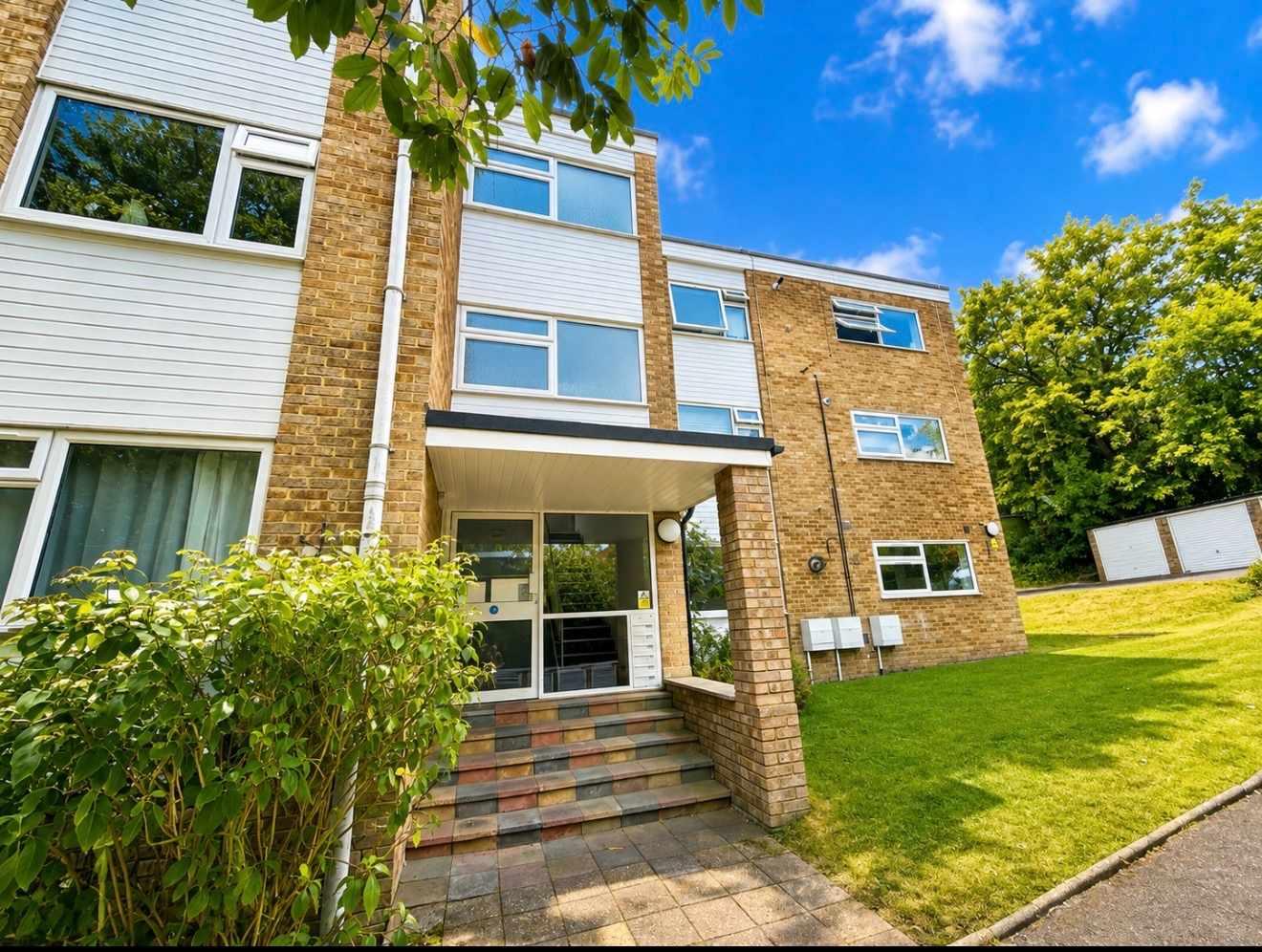 Highview Court, High Road, Loughton - Image 15