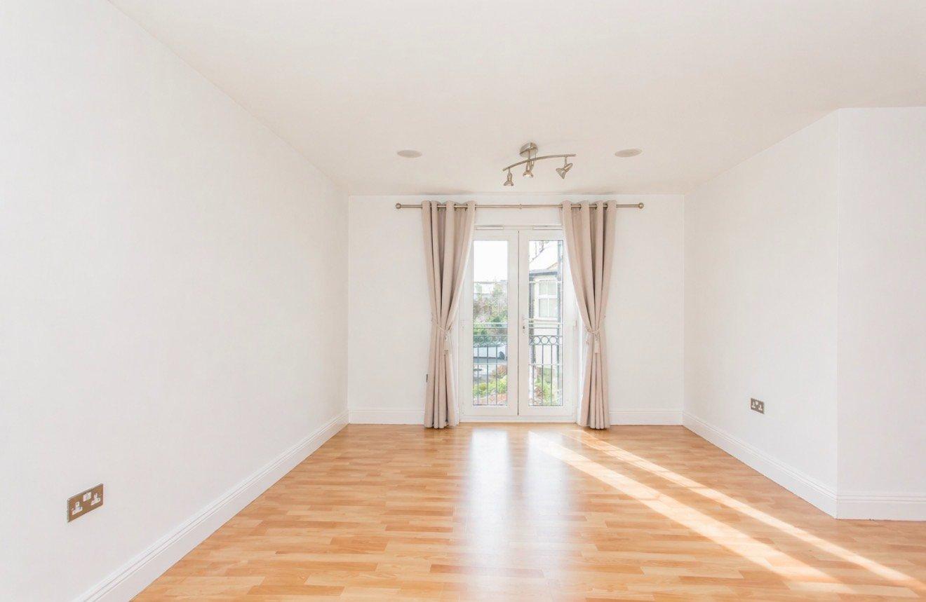 Modern two bedroom apartment in Gated development - LET AGREED - Image 2