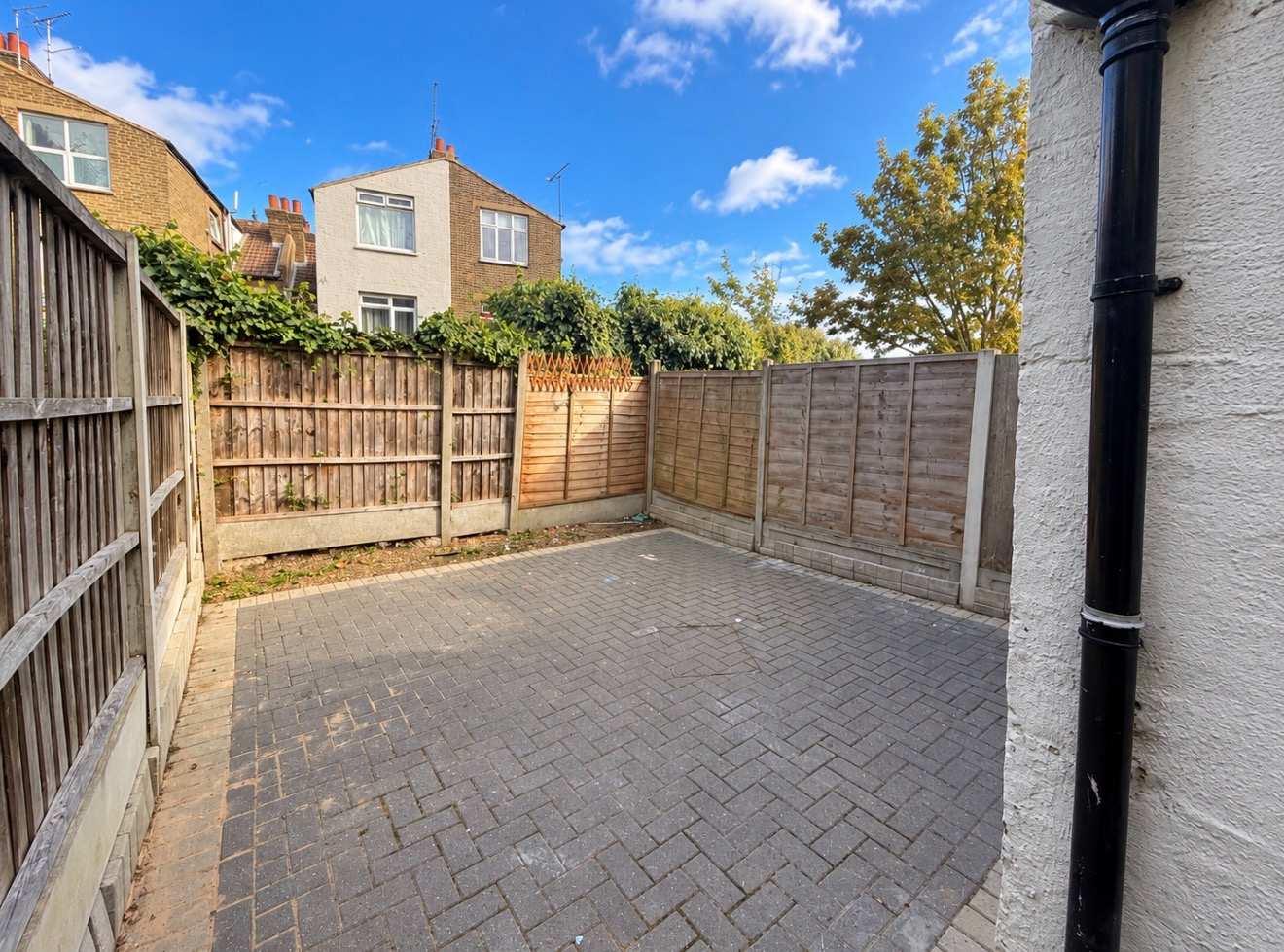 Old Southend Road, Southend on Sea - Image 13