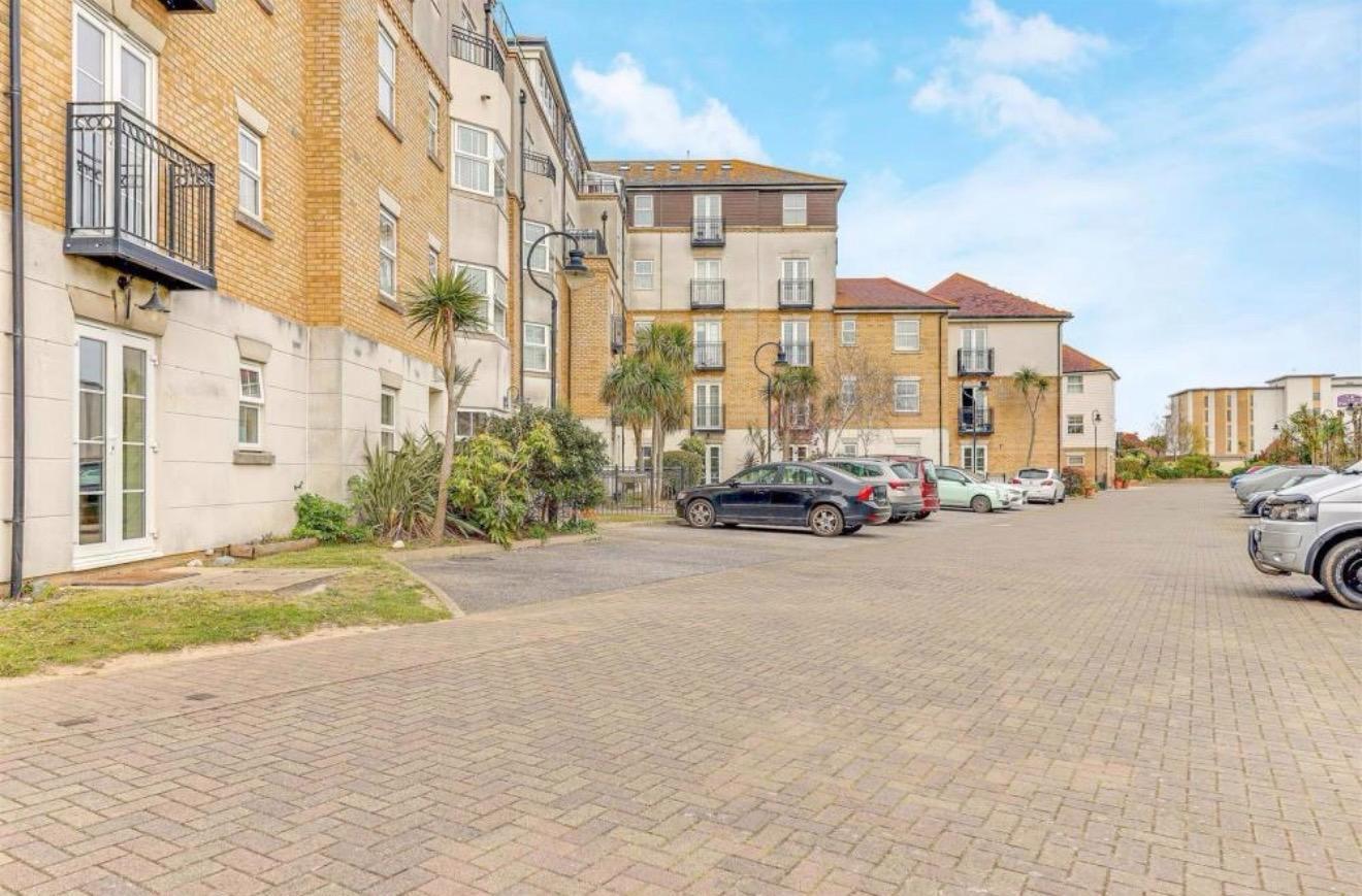 Modern two bedroom apartment in Gated development - LET AGREED - Image 6