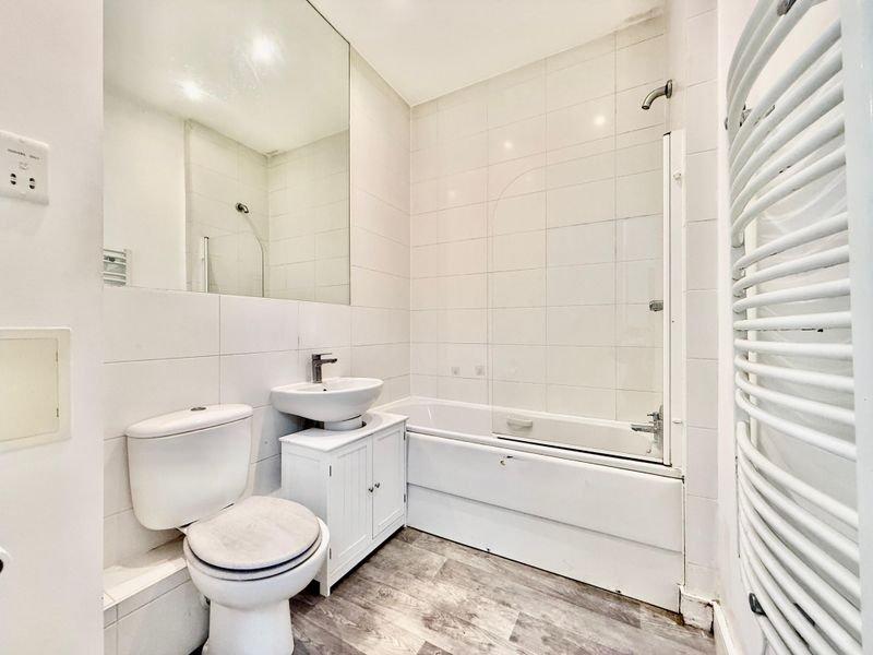 Frome Court, Romford, RM1 1EY - Image 8