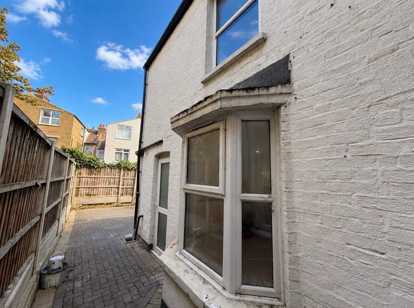 Old Southend Road, Southend on Sea - Image 12