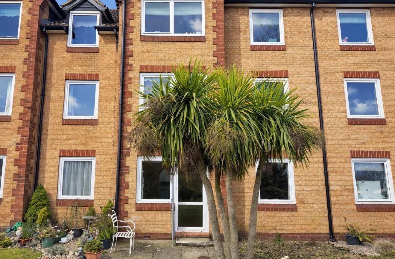 Retirement Property Over 60's - LET AGREED - Image 8