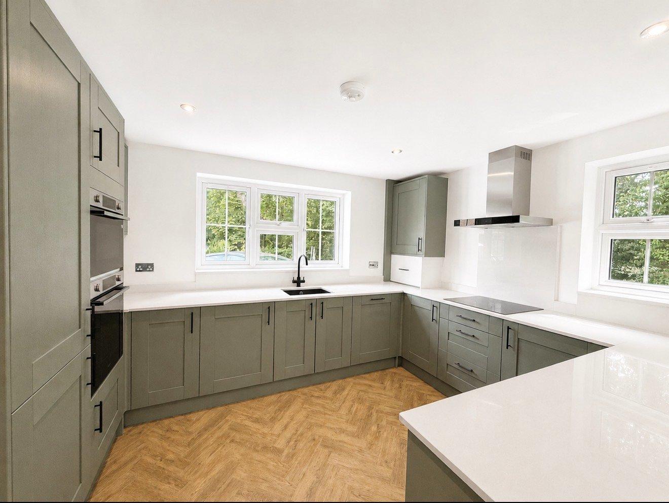La Plata, Brentwood - Company Let