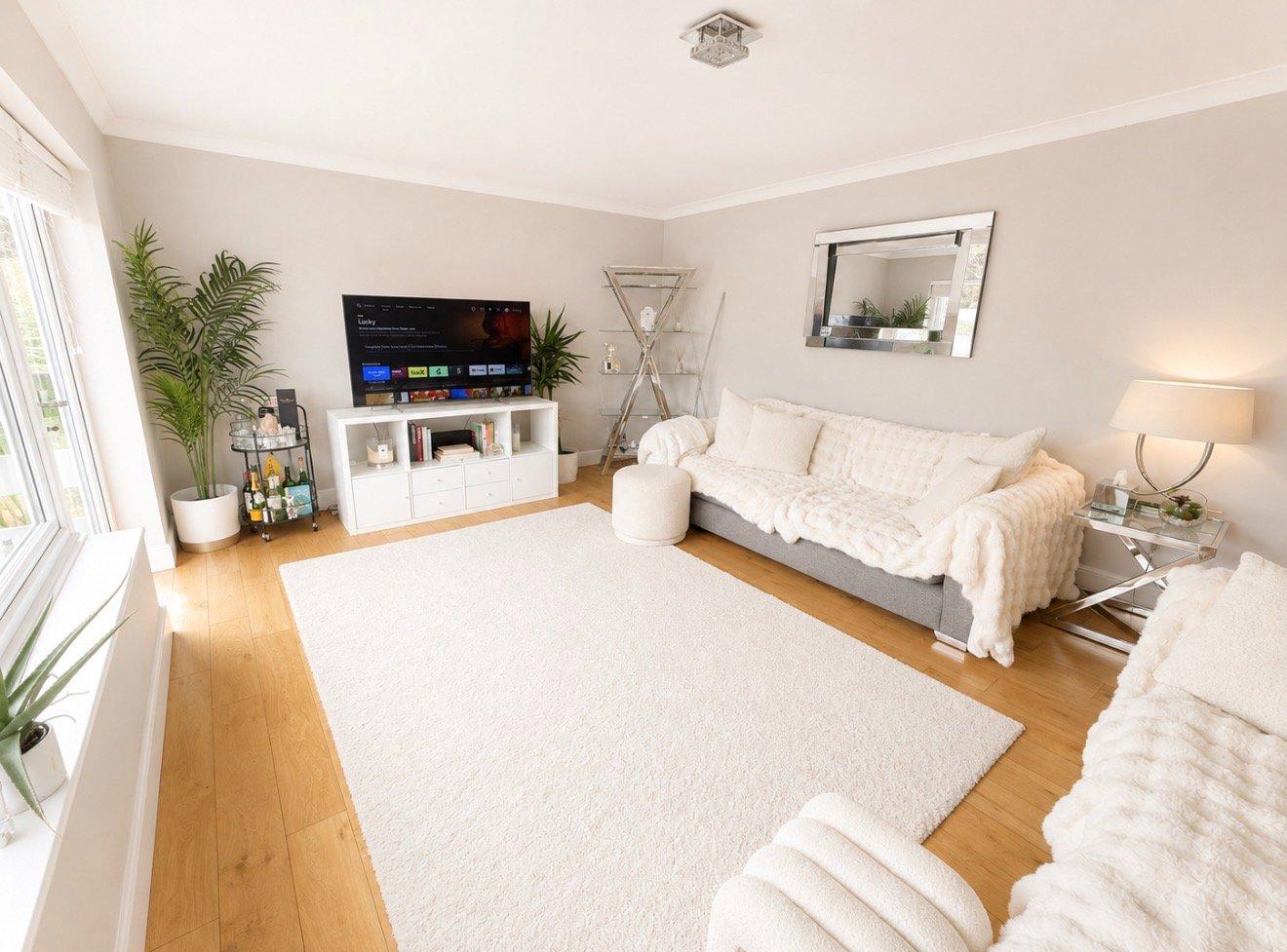 Highview Court, High Road, Loughton - Image 9