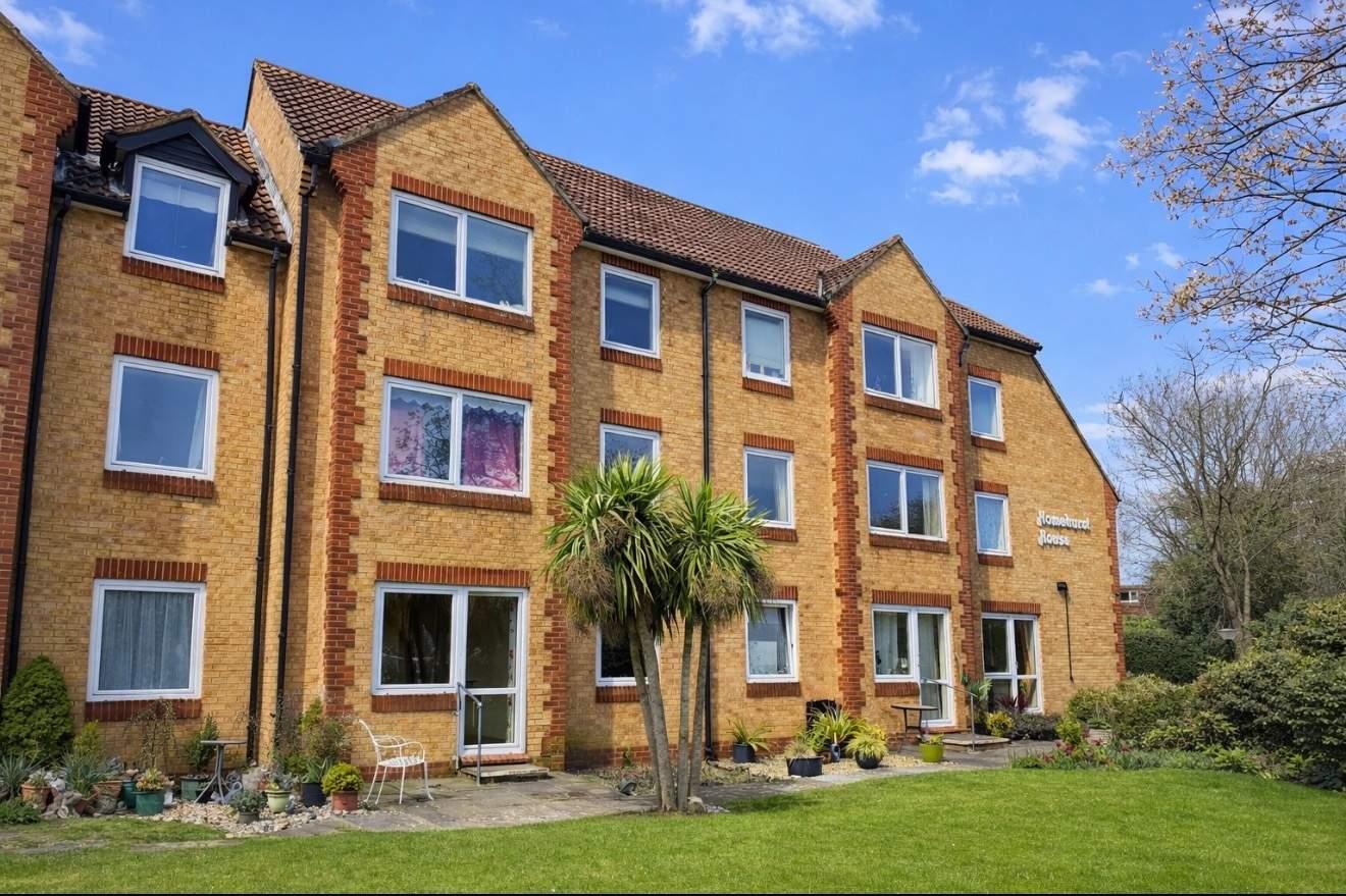 Retirement Property Over 60's - LET AGREED - Image 7