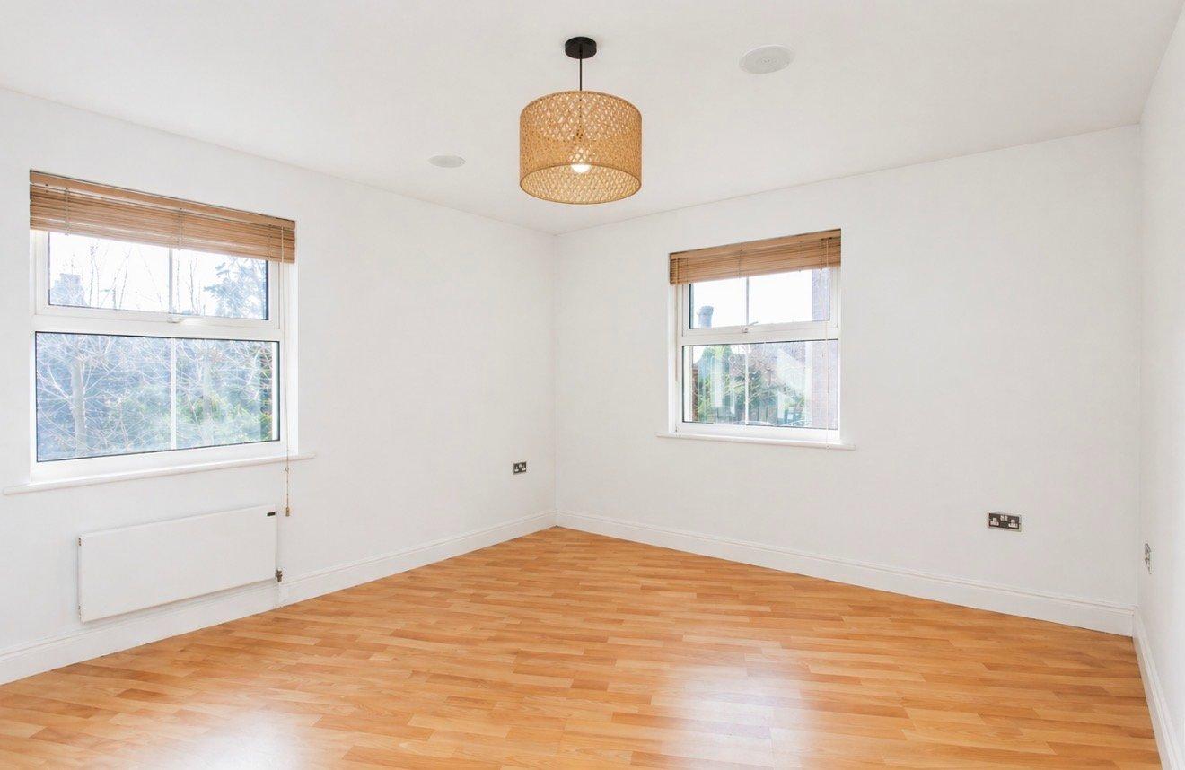 Modern two bedroom apartment in Gated development - LET AGREED - Image 3
